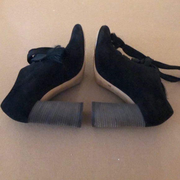 Chloe black suede shoe booties with a block heel. - Picture 4 of 7